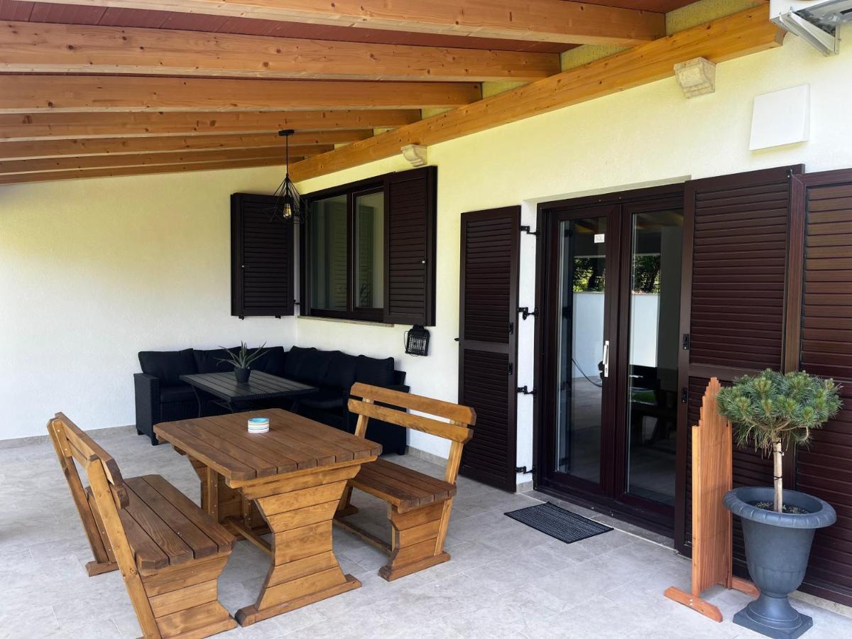 Active Chillax Oasis Apartments Ankaran Exterior photo